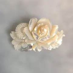 TRIFARI ブローチ 洋菊 Chrysanthemum ゴールドカラー - メルカリ