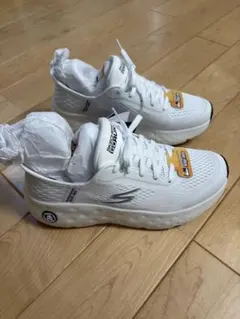 SKECHERS GO RUN スリッポン ホワイト