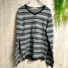 a529【ジャーナルスタンダード】総柄　Vネックセーター　黒系　M