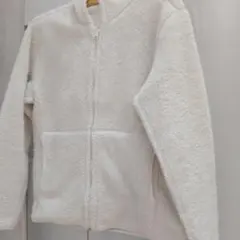 ホワイト フリースジャケット サイドポケット付き