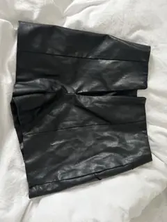 黒 合成皮革 タイトフィットショートパンツ ジャージパンツ