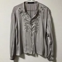 アズノウアズ 花柄刺繍 ギャザースリーブ ブラウス グレージュのサムネイル