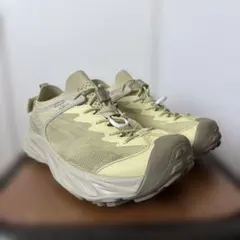 HOKA ホワイト スニーカー ジッパー式 HOKA ランニングシューズ ホワイト/26cm グリーンマッハ6 - メルカリ