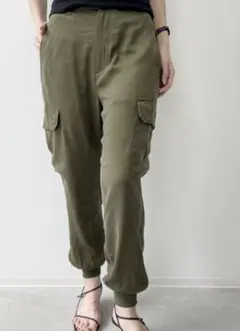 アパルトモン　フィブリルサテンカーゴパンツのサムネイル