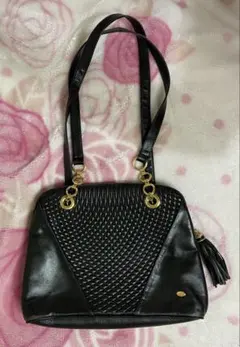 美品希少BALLY ショルダーバッグ キルティング タッセル レザー ブラック