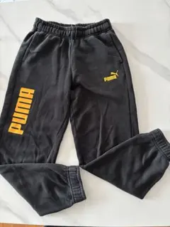 PUMA 黒 トレーナーパンツ ロゴ入り