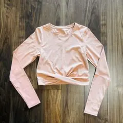 YOMOMEMT 裾ねじり長袖シャツ ウェア