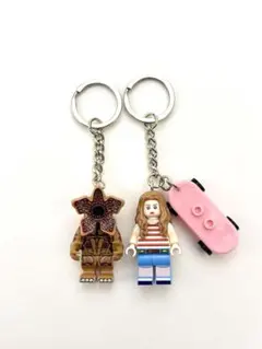 ストレンジャーシングス ミニフィグ キーホルダー マックスとデモゴルゴンのセット