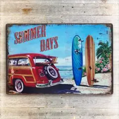ヴィンテージ感あふれる海辺の一枚　ウッディワゴンとサーフボード　ブリキ看板