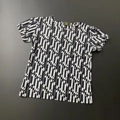 ◆FENDI フェンディ ロゴ 総柄 半袖 Tシャツ ブラック 44のサムネイル