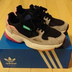 アディダスファルコン(adidasFALCON W)
