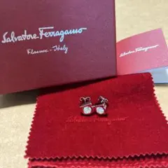 Salvatore Ferragamo フェラガモ ガンチーニ ピアスのサムネイル