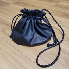 黒い合成皮革ドローストリングポーチ