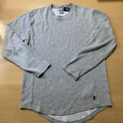 glamb Renaldo CS ロンT/カットソー後ろボタン付き