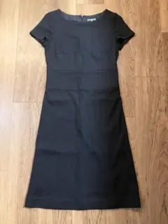 IENA 黒のひざ丈ワンピース 半袖