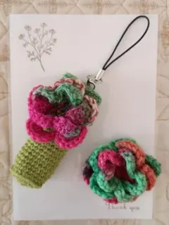 かぎ針編み 花モチーフ のブローチとリップケース