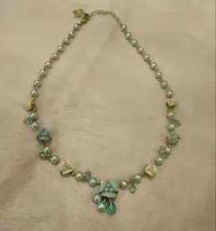 ロペ　ミント色のローズネックレス　薔薇