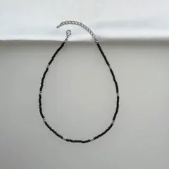 ビーズネックレス　チョーカー　ブラック×メタル大ビーズ　ハンドメイド