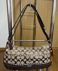 COACH f24028 シグネチャーキャンバス　ショルダーバッグ