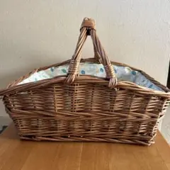 お一人様限定。籠いっぱい入れて。とっても可愛い　しっかりとしたバスケット。