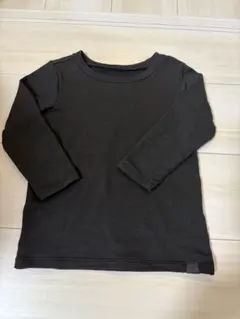 黒の長袖Tシャツ