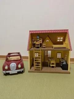 シルバニアファミリー 2階建てハウスと赤いミニカーセット