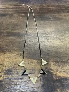 三角形ペンダント ネックレス