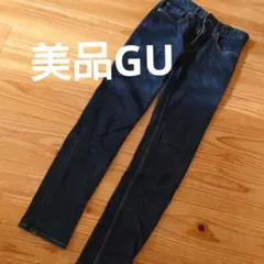 美品、GU 、ストレッチストレートジーンズ28