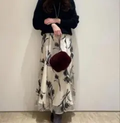 JUSGLITTY ジャスグリッティー チューリップ刺繍マーメイドスカートのサムネイル