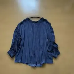 ブラウス　サテン　プリーツ