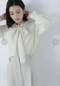 NATURAL BEAUTY BASIC タイ付デザインタックブラウス