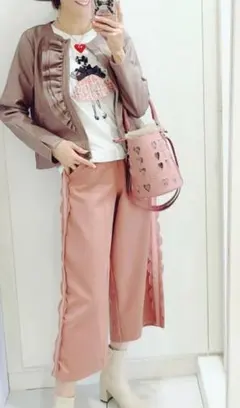 新品タグ付　&LOVE　ノーカラーフリルジャケット　フェイクレザー　М