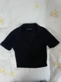 値引き！ZARA black V-neck crop top