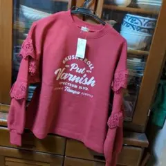 レース付き赤トレーナー