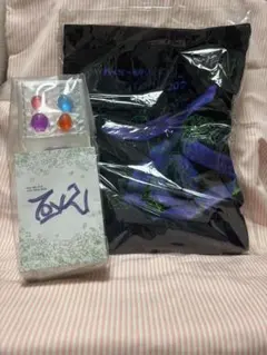 Kis-My-Ft2 (Toys)ペンライトと黒のTシャツ