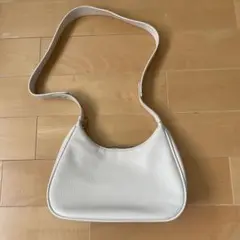 ホワイトレザー ショルダーバッグ