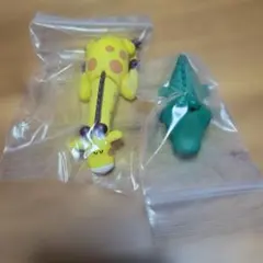 カラフルなキリンとワニのカプセルトイ