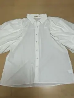 Emsexcite ホワイト パフスリーブ シャツ