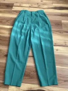 テーパードパンツ　緑