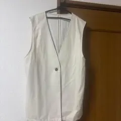 ホワイト ノースリーブ ベスト