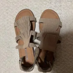 フリンジ付きベージュサンダル