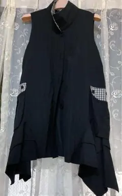 未使用品　黒デザインロングベスト　ポリエステル&ナイロン　Mサイズ