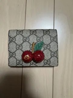 Gucci GGパターン 二つ折り財布 チェリー