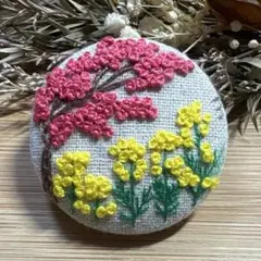 くるみボタン刺繍ブローチ 菜の花と桜 handmade