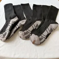 ★3足 ブラック 通気性 ノンスリップグリップ スポーツソックス 黒色 黒