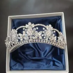 クリスタル花モチーフティアラ