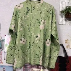 28日迄の出品後は削除致します☆花柄☆大人し目の若草色ニットチュニック