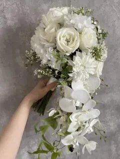 〈アーティフィシャルフラワー〉キャスケードブーケ