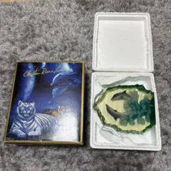 クリスチャンラッセンのイルカ彫刻
