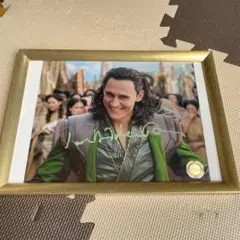 2026年最新】トム・ヒドルストン サインの人気アイテム - メルカリ